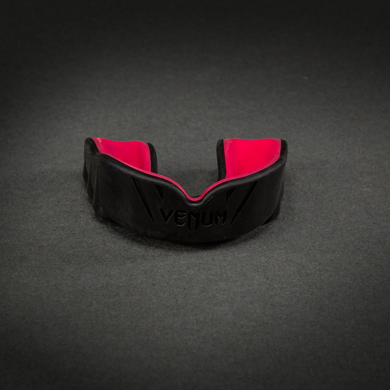 Venum Challenger Mouthguard - Black/Raspberry