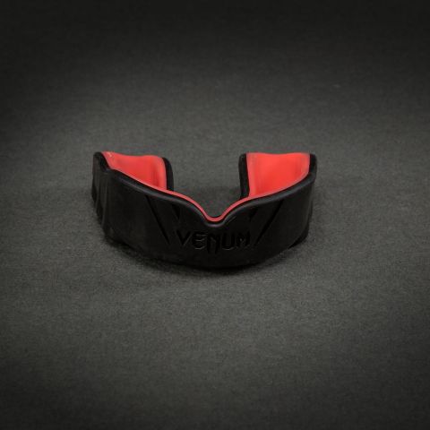 Venum Challenger Mouthguard - Black/Corail