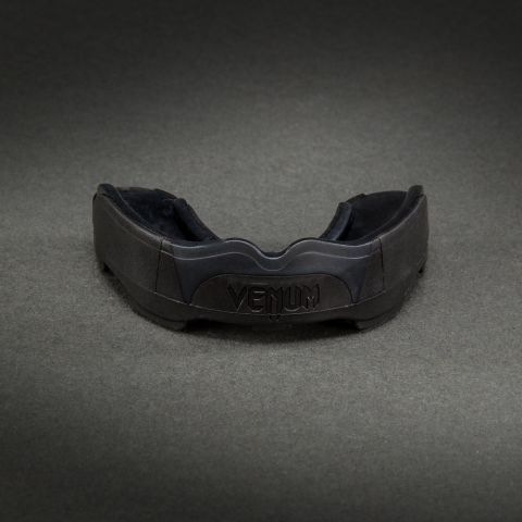 Venum Predator Mouthguard – Black/Black/Red