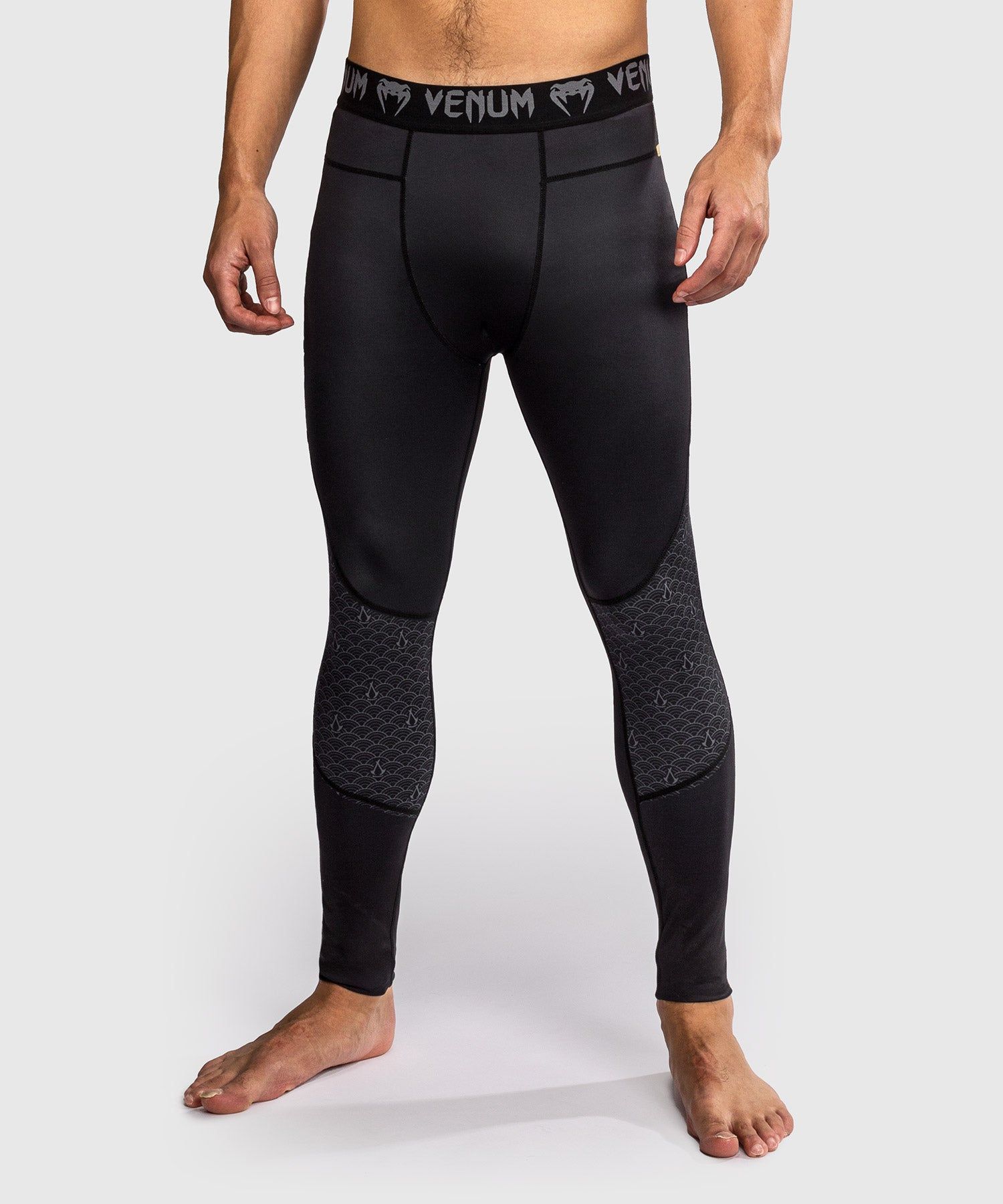 VENUM × Assassin‘s Creed Shadows 紧身长裤 - 黑/金色