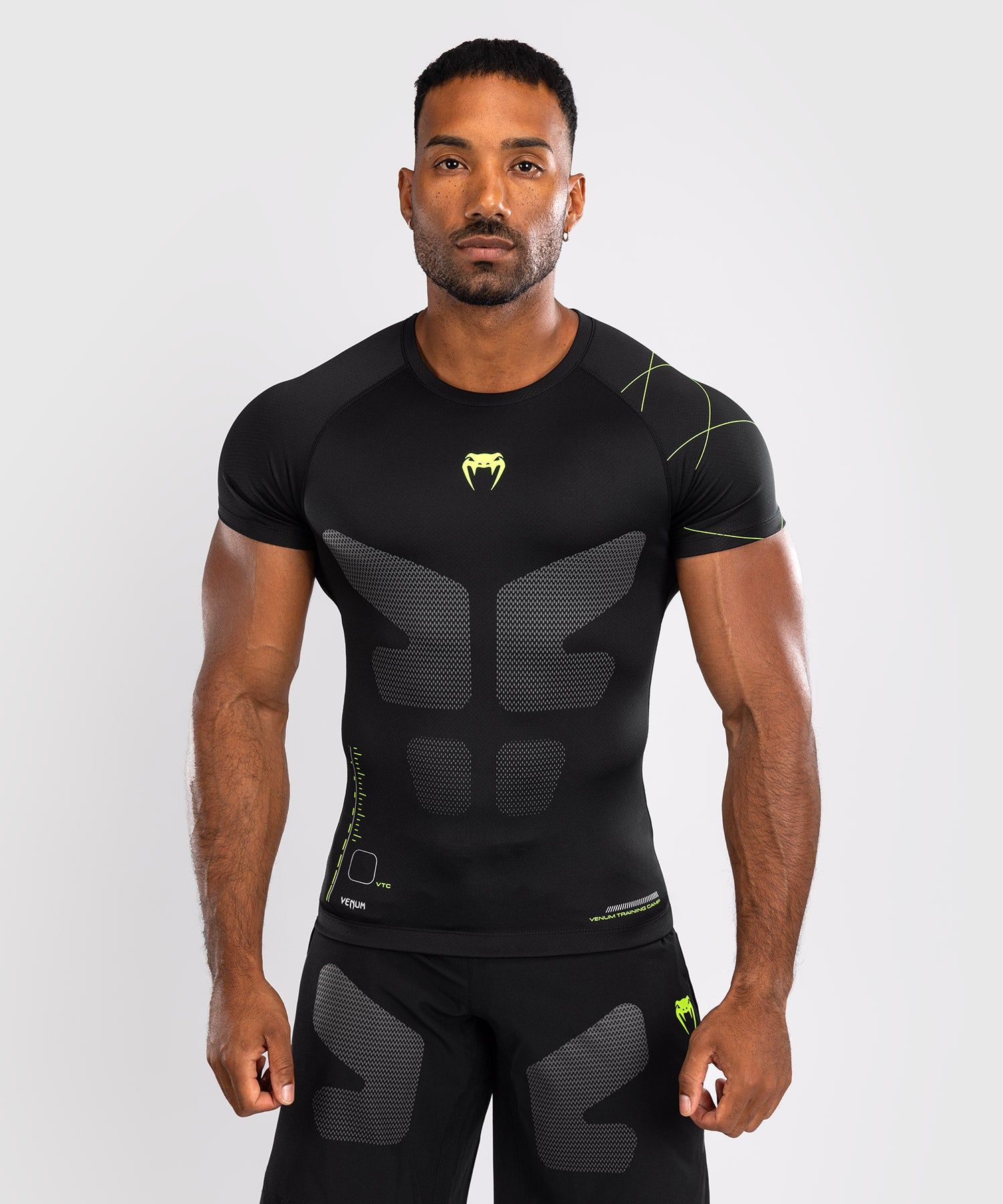 Venum Training Camp 4.0男士短袖紧身衣 - 黑/霓虹绿色