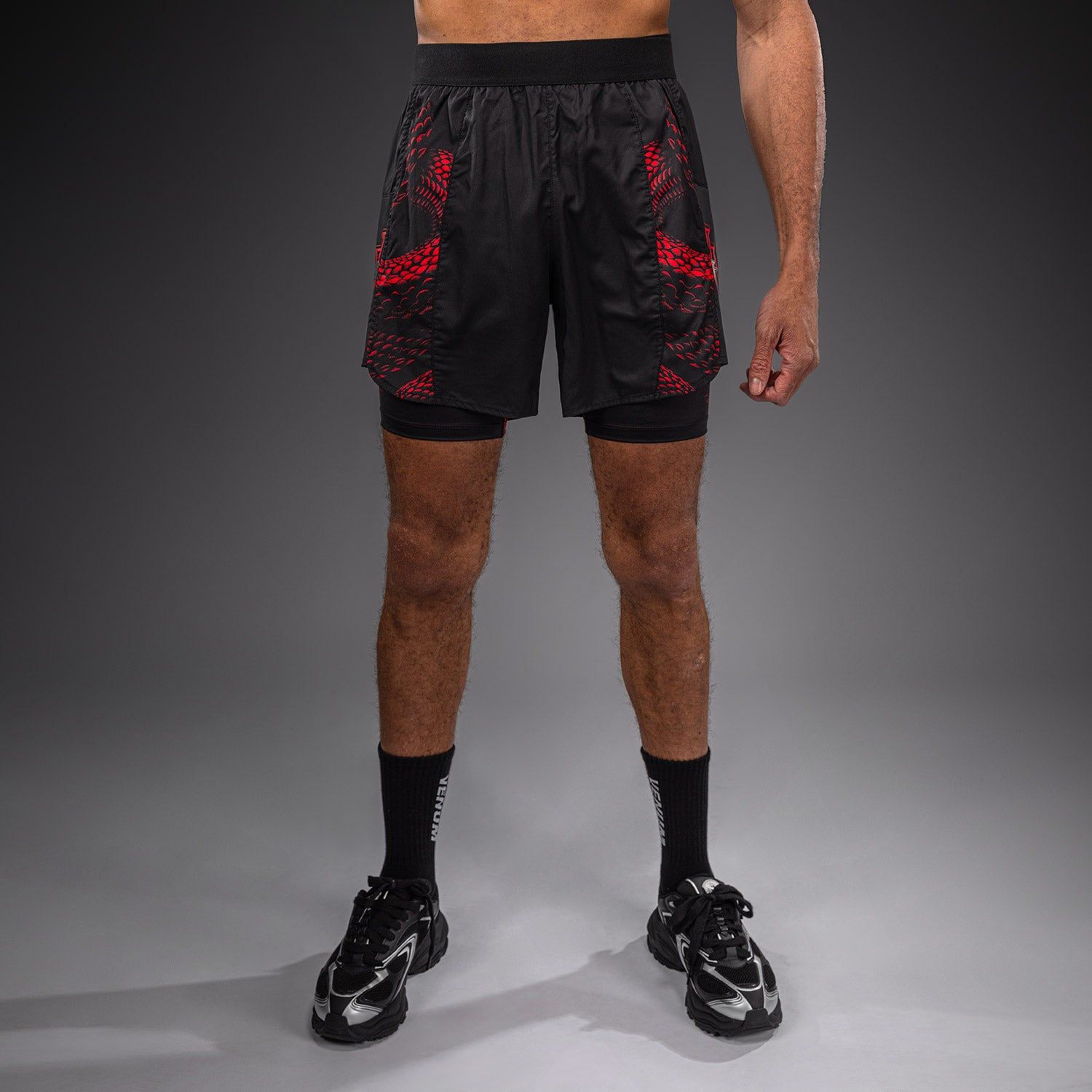 VENUM Matupa 男士训练短裤 - 黑/红/银色
