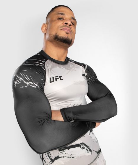 UFC |VENUM Authentic 格斗周 2.0 长袖紧身衣 - 沙/黑色-