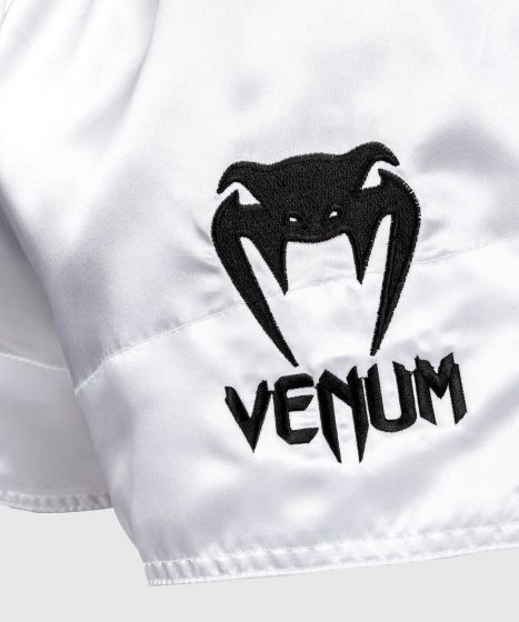 Venum Classic 泰拳短裤 - 白/黑色