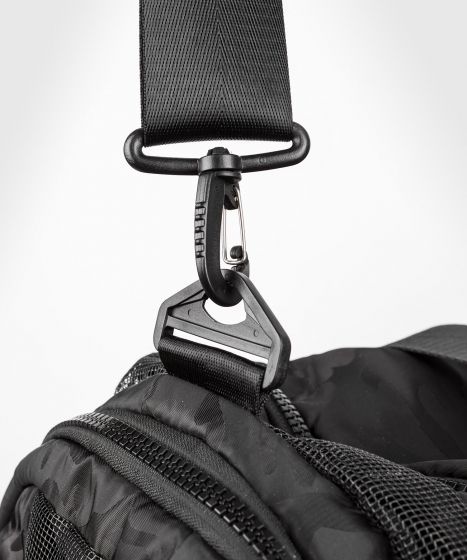 Venum Trainer Lite 运动包 - 黑/深迷彩色