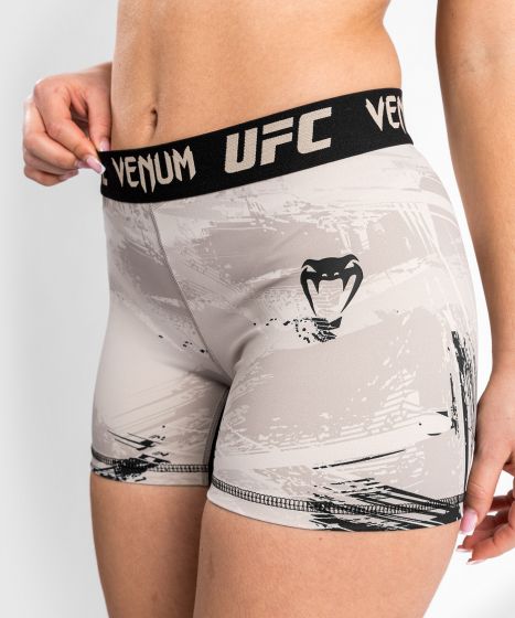 UFC |VENUM Authentic 格斗周 2.0 Vale Tudo 女士短裤 - 沙/黑色-