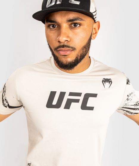 UFC |VENUM Authentic 格斗周 2.0 T恤 - 沙色-