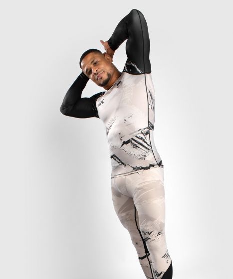 UFC |VENUM Authentic 格斗周 2.0 长袖紧身衣 - 沙/黑色-