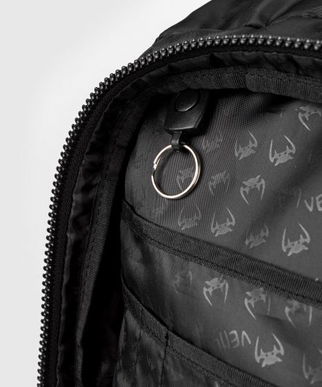 Venum Challenger Pro 双肩背包 - 黑/深迷彩色