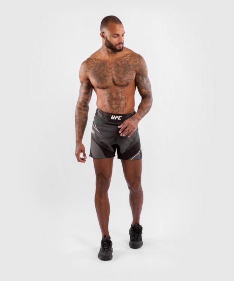 UFC| VENUM AUTHENTIC格斗之夜男士短裤 - 黑色