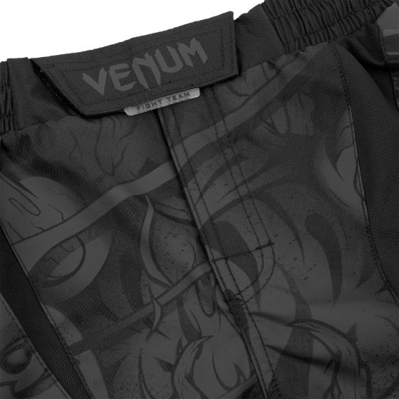Venum Devil 搏击短裤 - 黑/黑