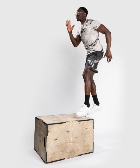 UFC |VENUM Authentic 格斗周 2.0 训练短裤 - 黑/沙色-