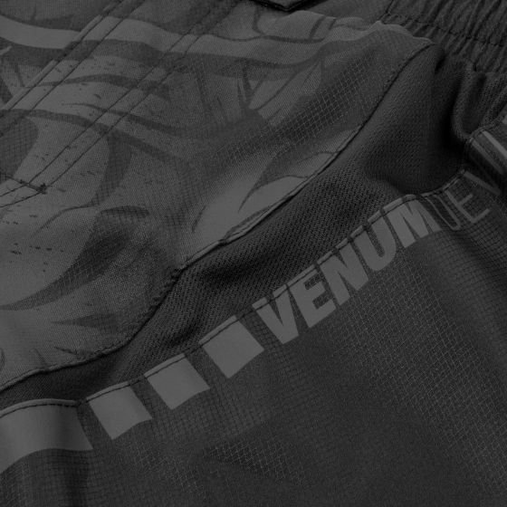 Venum Devil 搏击短裤 - 黑/黑