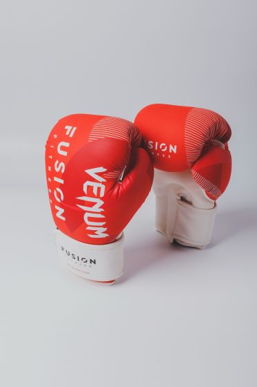 VENUM Fusion 联名 拳击手套 - 红/白色