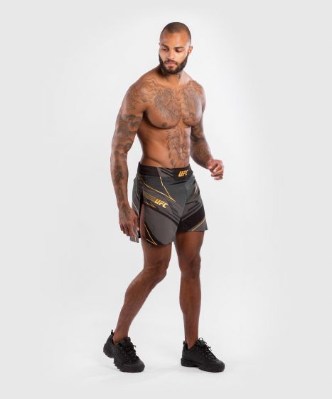 UFC| VENUM AUTHENTIC格斗之夜男士短裤 - 冠军色