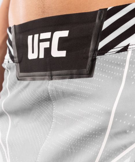 UFC｜ VENUM AUTHENTIC格斗之夜男士五分短裤 - 白色