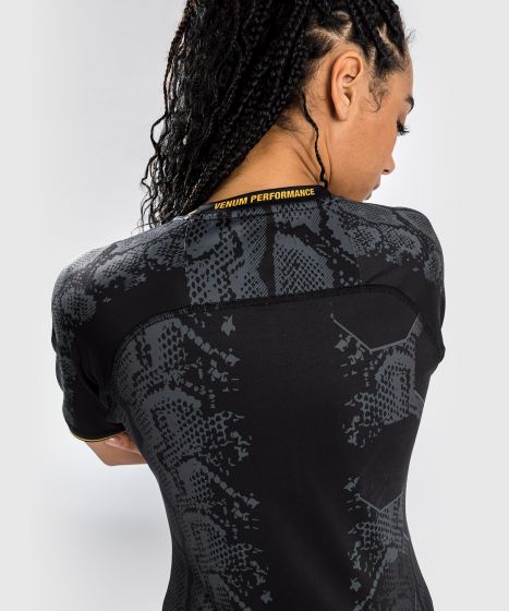 UFC Adrenaline | VENUM Authentic 格斗之夜 女士出场速干T恤 - 冠军色