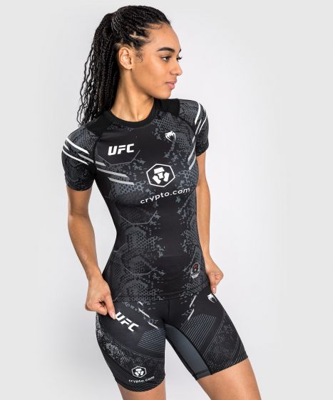 UFC Adrenaline | VENUM Authentic 格斗之夜 女士性能紧身衣 - 短袖 - 黑色