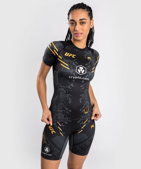 UFC Adrenaline | VENUM Authentic 格斗之夜 女士性能紧身衣 - 短袖 - 冠军色