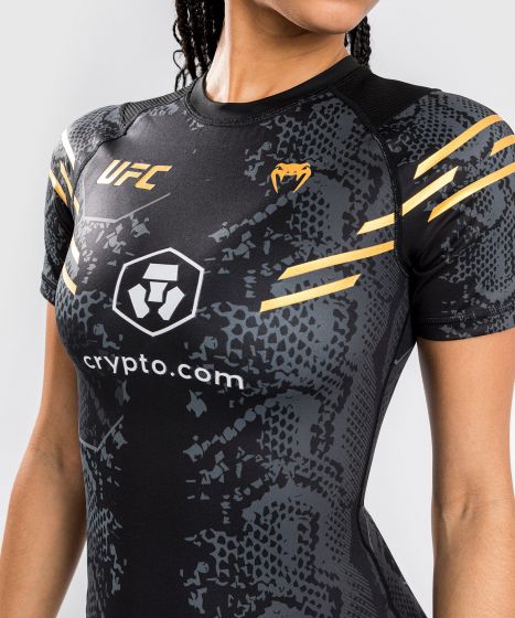 UFC Adrenaline | VENUM Authentic 格斗之夜 女士性能紧身衣 - 短袖 - 冠军色