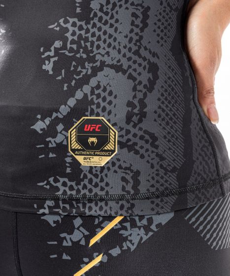 UFC Adrenaline | VENUM Authentic 格斗之夜 女士性能紧身衣 - 短袖 - 冠军色