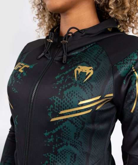 UFC Adrenaline | VENUM Authentic 格斗之夜 女士出场外套 - 绿宝石版 - 绿/黑/金色