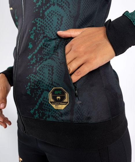 UFC Adrenaline | VENUM Authentic 格斗之夜 女士出场外套 - 绿宝石版 - 绿/黑/金色