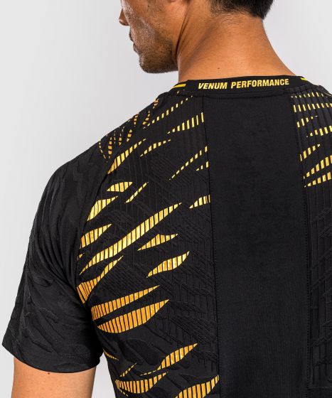UFC Fusion | VENUM Authentic 格斗之夜 男士出场速干T恤 - 冠军色