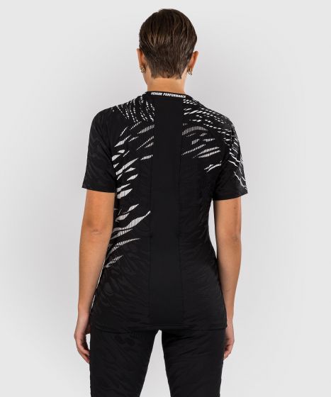 UFC Fusion | VENUM Authentic 格斗之夜 女士出场 速干T恤 - 黑色