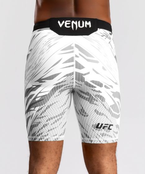 UFC Fusion | VENUM Authentic 格斗之夜 男士紧身短裤 - 白色