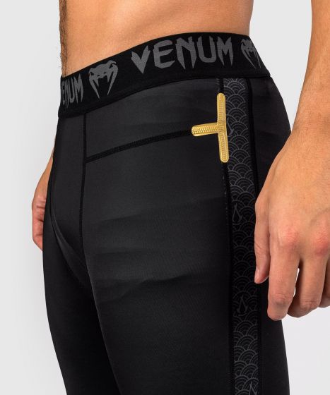 VENUM × Assassin‘s Creed Shadows 紧身长裤 - 黑/金色