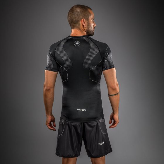 VENUM Nexus 男士短袖紧身衣 - 黑/银色