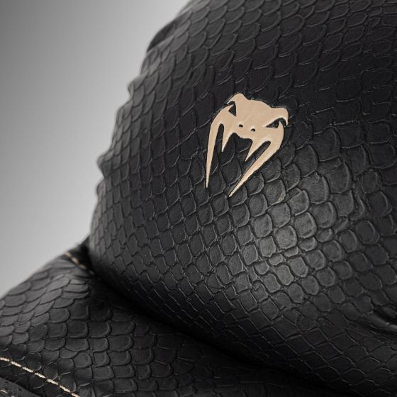 VENUM Impact Evo Scales 综合格斗手套 - 黑色