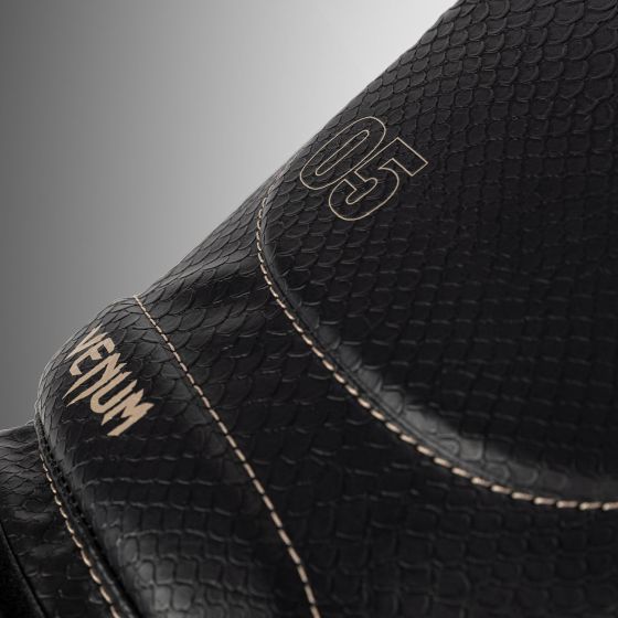 VENUM Impact Evo Scales 拳击手套 - 黑色