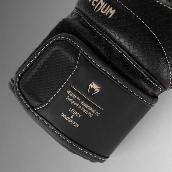 VENUM Impact Evo Scales 拳击手套 - 黑色