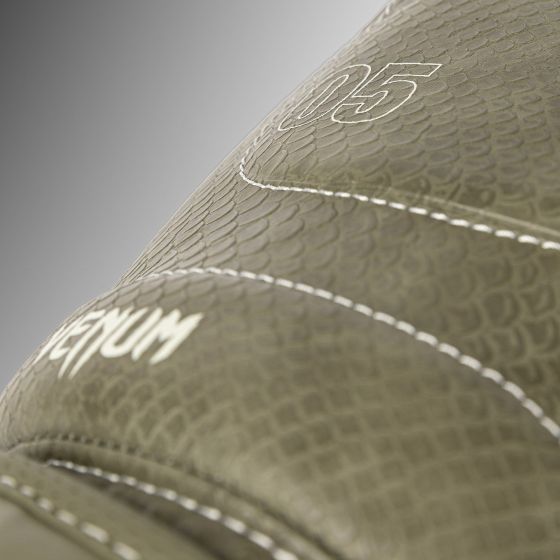 VENUM Impact Evo Scales 拳击手套 - 军绿色