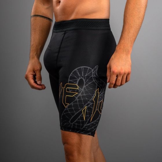 VENUM Serpenti 男士紧身短裤 - 黑/银/金色