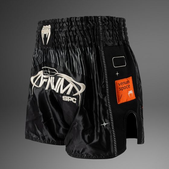 Venum Eclipse 泰拳短裤 - 黑/象牙白色