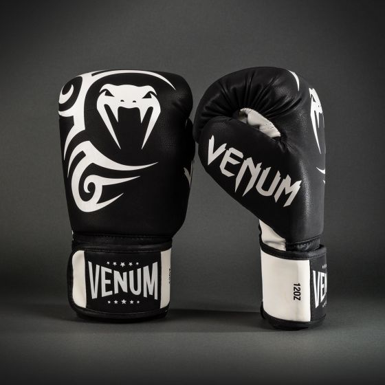 VENUM Mike Tyson Replica 拳击手套 - 黑/白色