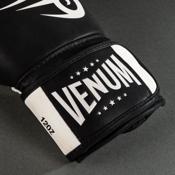 VENUM Mike Tyson Replica 拳击手套 - 黑/白色