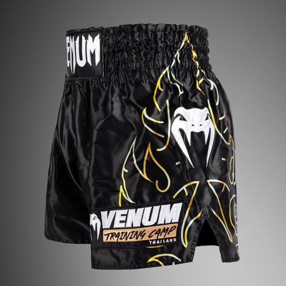 Venum VTC Flames 泰拳短裤 - 黑/金色