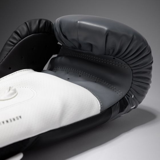 VENUM Adrenaline 拳击手套 - 黑/银灰色