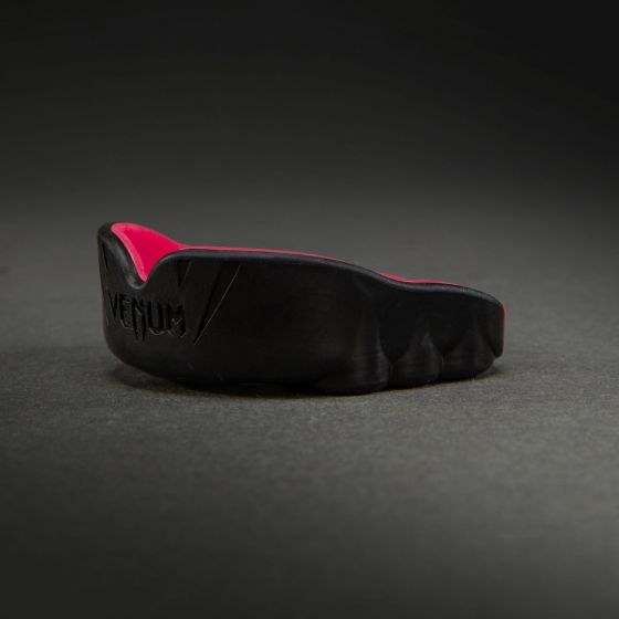Venum Challenger Mouthguard - Black/Raspberry