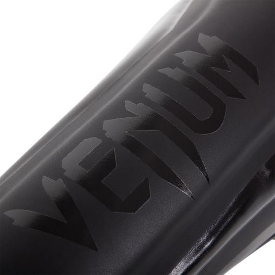 Venum Elite 站式护腿 - 哑光黑