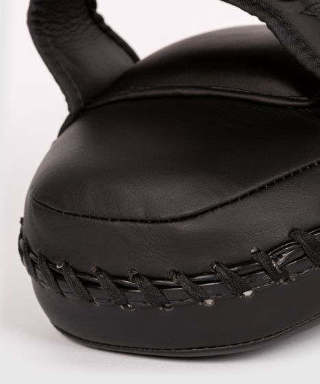 VENUM 小号拳击踢靶 - 黑/白色