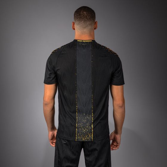 UFC Zenith | VENUM 格斗之夜 出场T恤 -  黑/金色