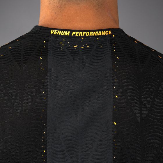 UFC Zenith | VENUM 格斗之夜 出场T恤 -  黑/金色
